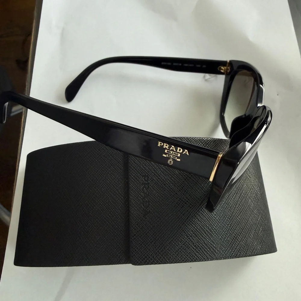 PRADA  SPR16R 1AB-0A7 Gloss Black/Brown Gradient Women's Sunglasses Italy